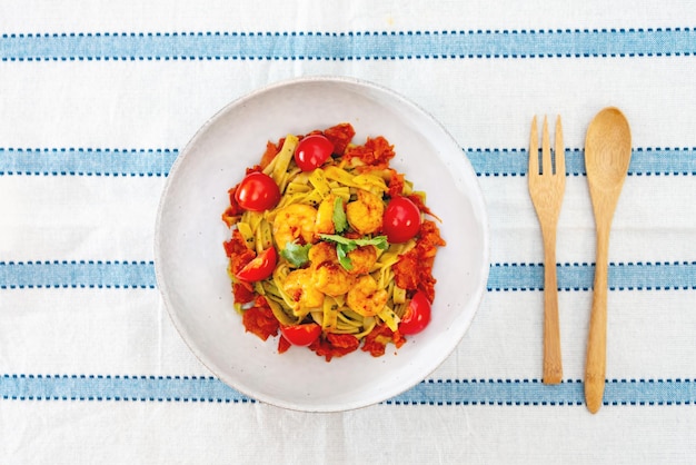 Тарелка с аппетитным блюдом